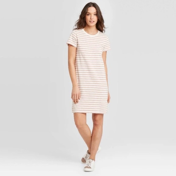 Universal Thread Dresses & Skirts - Universal Threads Stripe Short Sleeve TShirt Dress